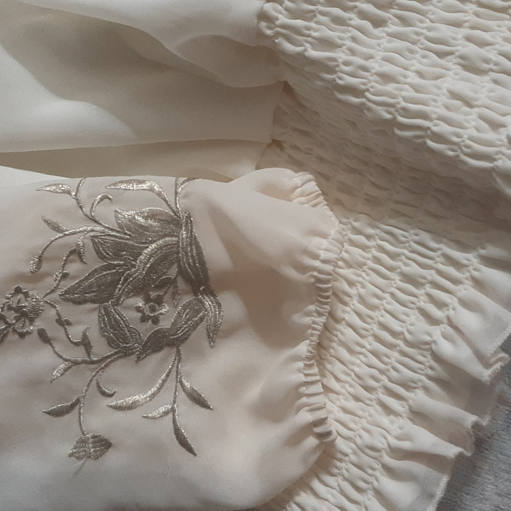 Colleen Lopez small off white - Picture 4 of 4